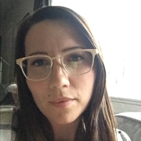 Meet your Posher, Emily - Picture 1 of 1